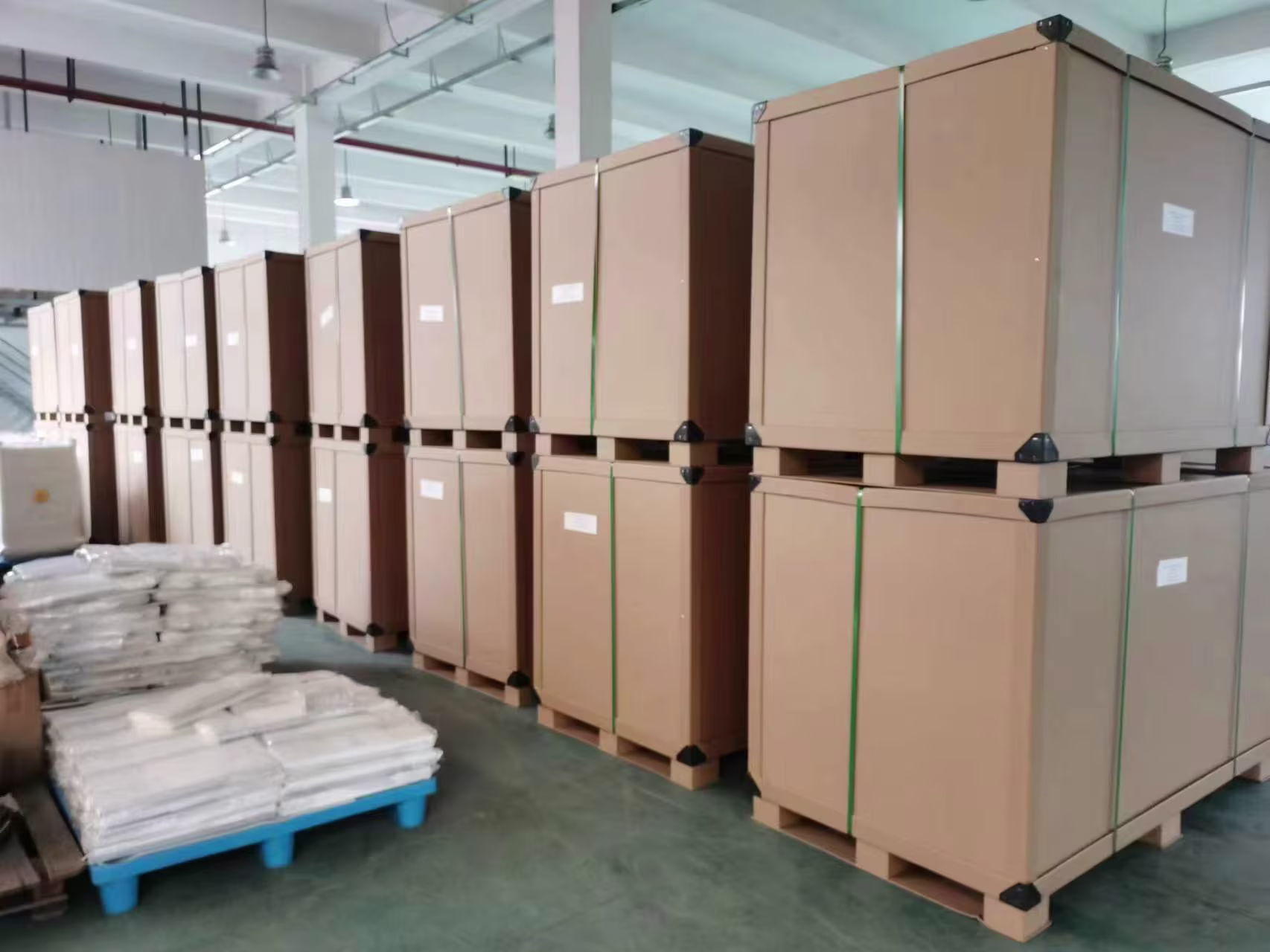 Export Packaged Fume Hoods with Pallets Export Packaged Fume Hoods with Pallets